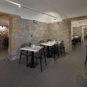 Hotel Tonic